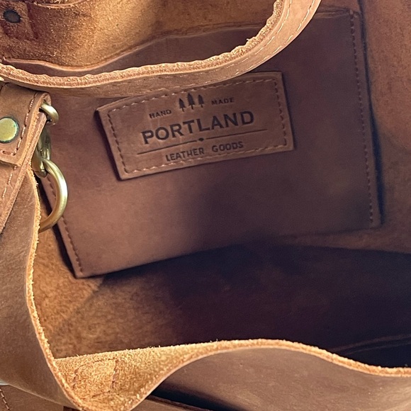 Portland Leather Classic Medium Crossbody COCOA 🦄 - Picture 4 of 6